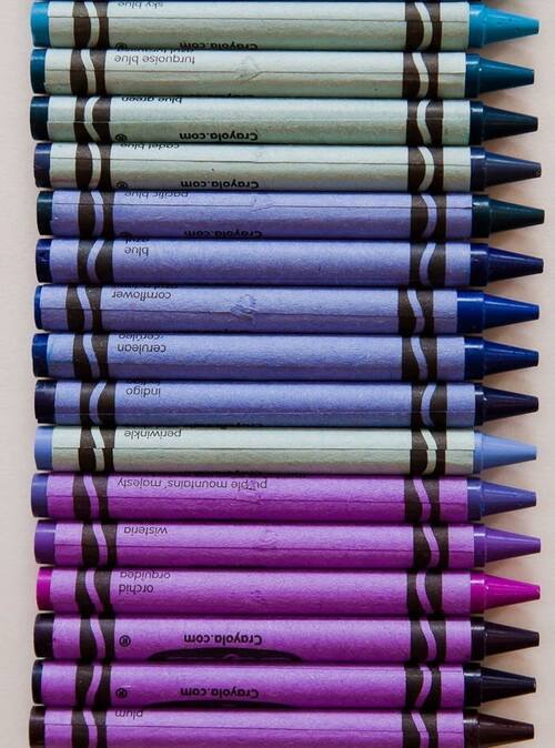 fondo-de-crayolas-azules